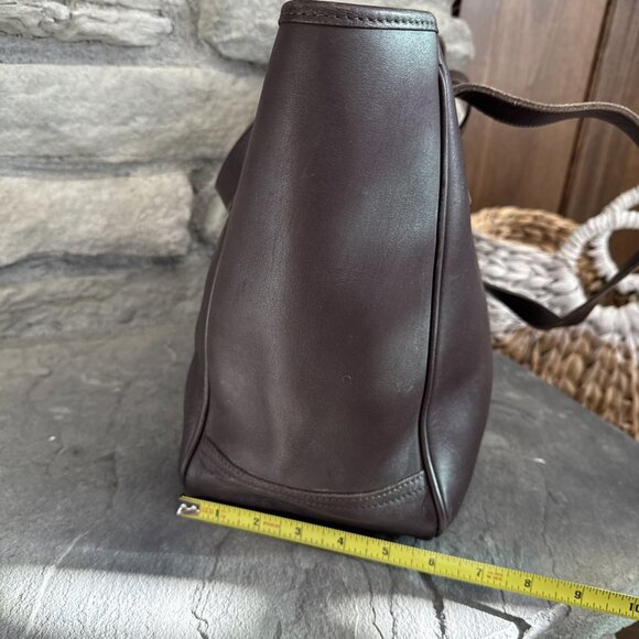 VTG Dooney & Bourke USA Large Bucket Shoulder Tote Bag Brown Leather Brass - Picture 3 of 8